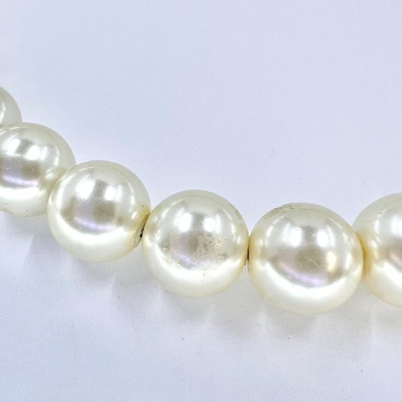 Simple Faux White Pearl Wrap 14” Choker Necklace w/ Clear Crystal Accent Beads - Picture 5 of 7